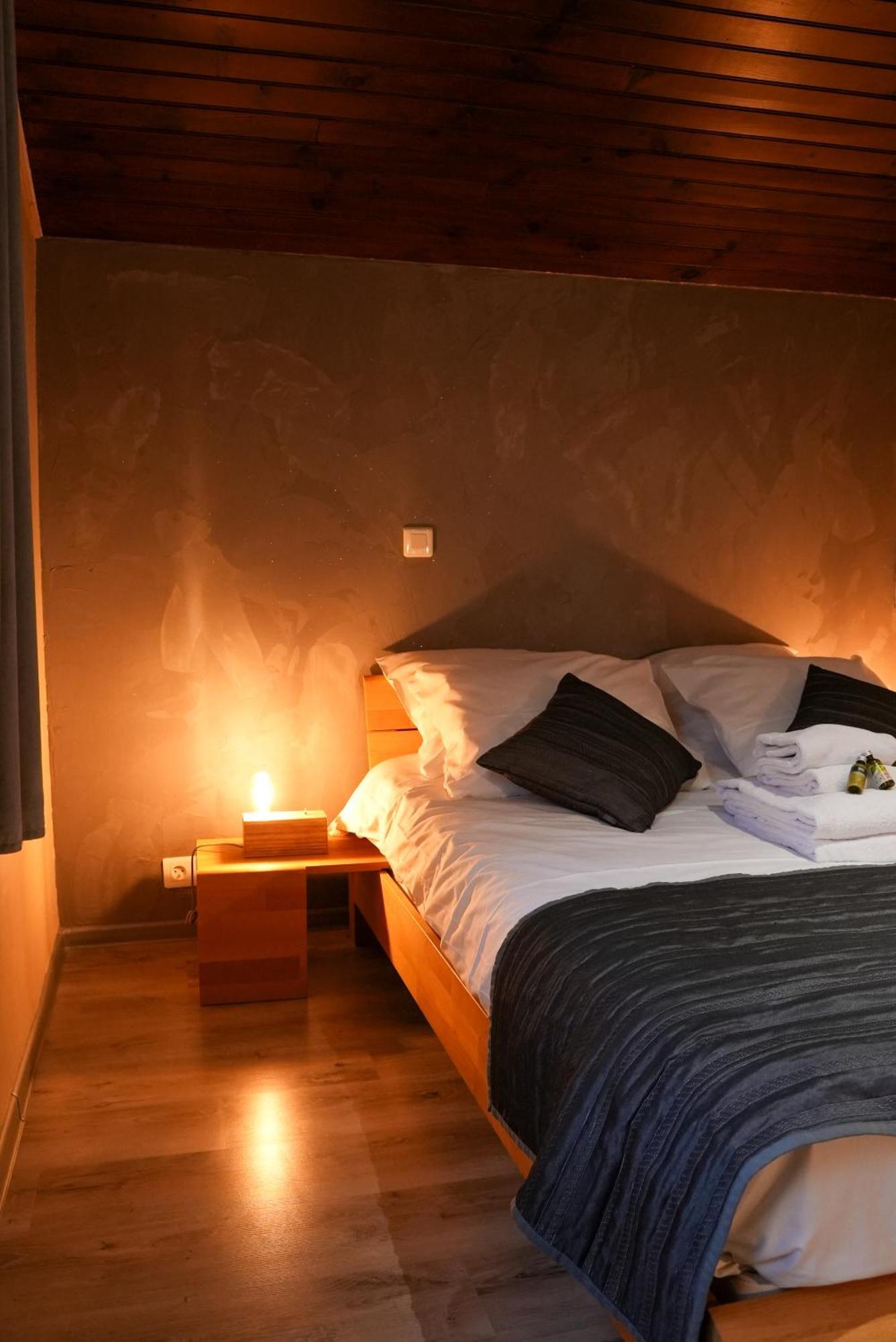 Отель Logis Le Relais De La Voie Sacree Issoncourt Экстерьер фото